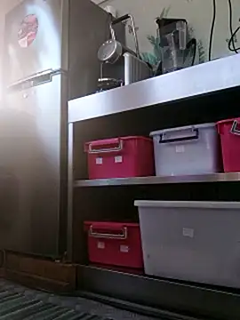 emiliemilf (F milf) - Caresse sein