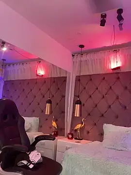 Webcam Model (Auri__)  is live.Free join now!