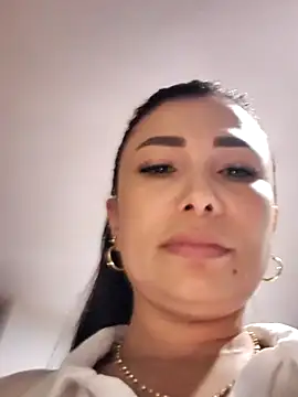 Webcam Model (mia_mancinii)  is live.Free join now!