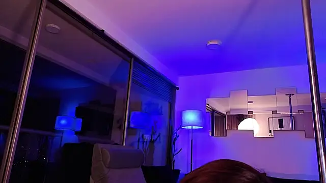 mandi4pole_ (F young) - show ass hole