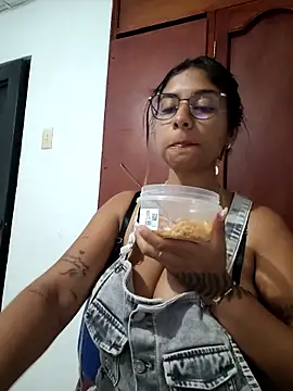 Webcam Model (Sofythom1)  is live.Free join now!