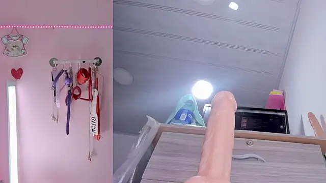 emily_foxxxii - Emily_foxxxii's free webcam - UK Sex Cams