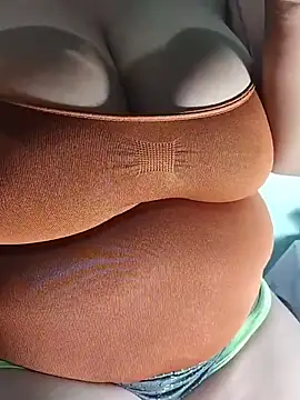 latina_bigtitss live sex cam