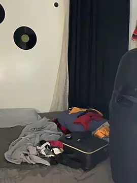 miacanela_xo (F young) - Sunday get my cat wet