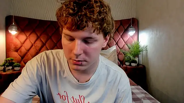 kevinmilky (M twink) - cum show