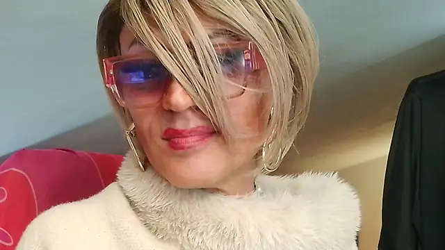 LadyOxana Live Webcam on Stripchat