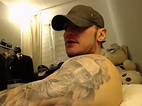 ballardbret (Ask my age) - Cock stroking, flexing, dirty talking. X