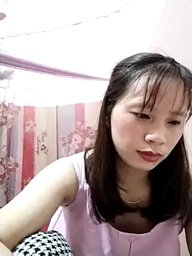 Webcam Model (-Minii-)  is live.Free join now!