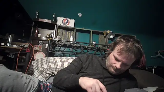 charactrzero (Ask my age) - get naked stay naked