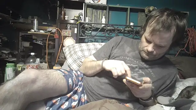 charactrzero (Ask my age) - get naked stay naked