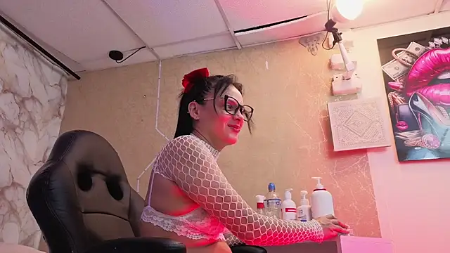 queensallydesire - QueenSallyDesire's free webcam - UK Sex Cams