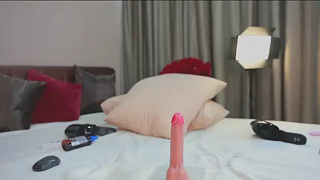 millabelle - MillaBelle's free webcam - UK Sex Cams