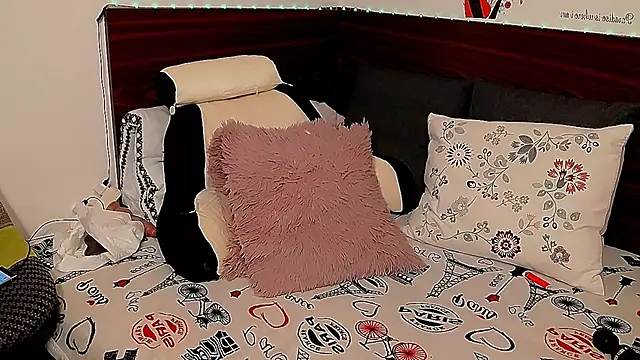 elacoquette (Ask my age) - Happy BDAY to me!:heart: