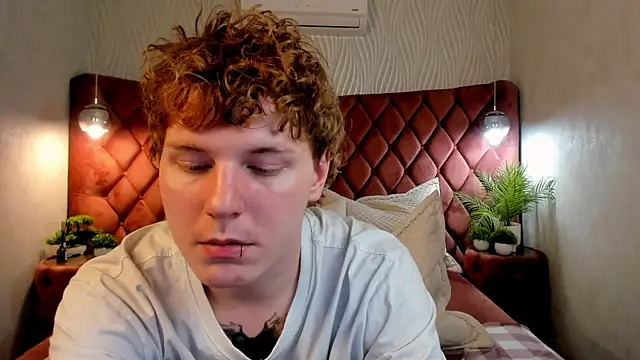 kevinmilky (M twink) - cum show