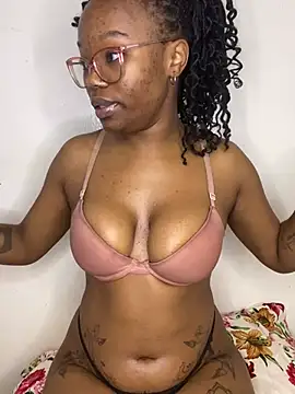 Webcam Model (YummyMelanin117)  is live.Free join now!