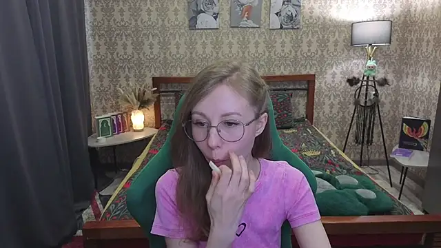 lill_ana (F young) - Seductive striptease with oil