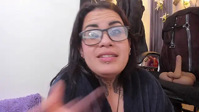 brigittemiller (F milf) - oil in the ass +spankigs+fingers