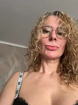 Tania201243 live sex cam