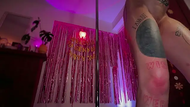 GennaJames's live cam