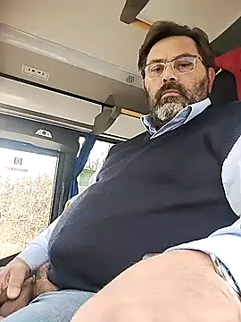 necroforo (M mature) - Senza masturbarmi e venire fino al goal