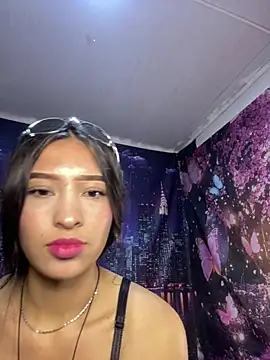 Webcam Model (Itze_Mua)  is live.Free join now!