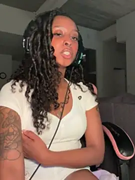 Your_Paris's Live Sex Cam Show