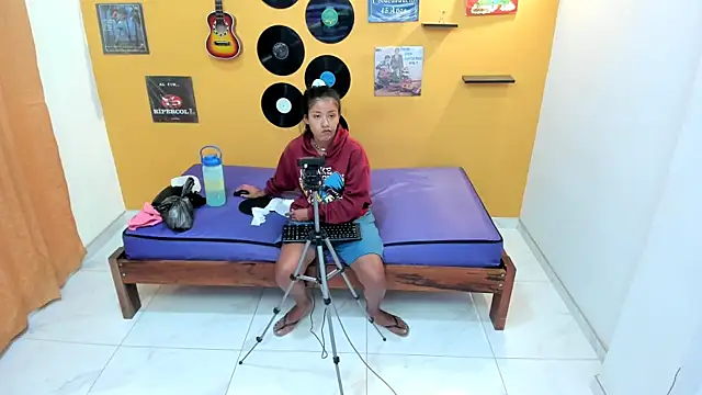 lilithevil32 - Lilithevil32's free webcam - UK Sex Cams