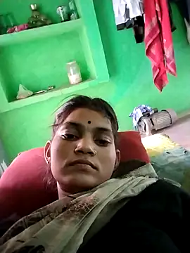 Webcam Model (Jooli_cuty)  is live.Free join now!