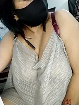 Webcam Model (Tishani)  is live.Free join now!