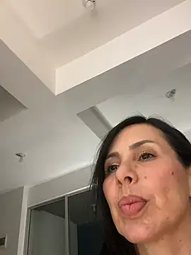 Webcam Model (caritoo21)  is live.Free join now!