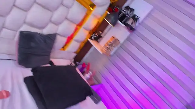 bigass_monic - Bigass_monic's free webcam - UK Sex Cams