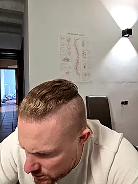 kylie_blck (F young) - Facesitting cam+1LIVEPIC