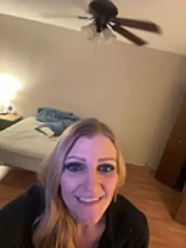 t-marriedandmessy-k (Ask my age) - Suck my clit & eat my pussy daddy