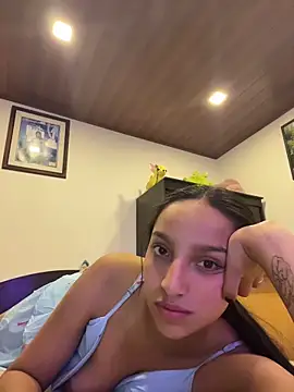 Webcam Model (Eve_Ritz)  is live.Free join now!