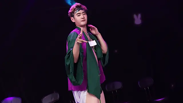 LookingBoy-001 webcam