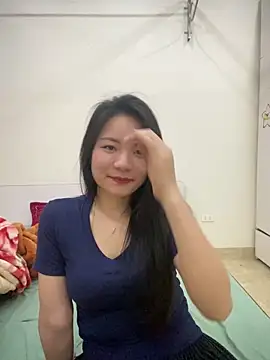 Webcam Model (Charming-girl-)  is live.Free join now!