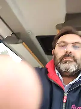 necroforo (M mature) - Senza masturbarmi e venire fino al goal