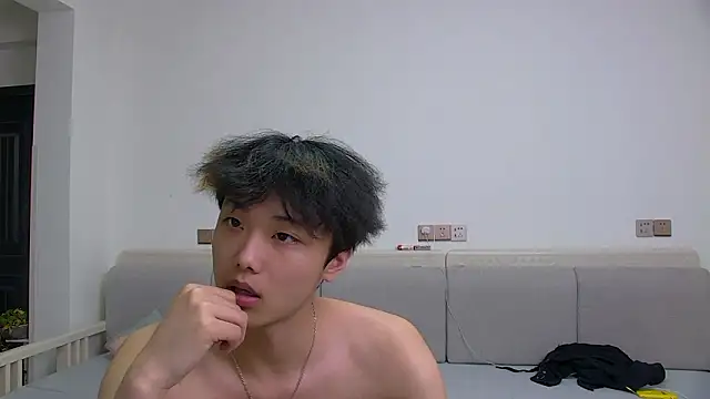 icecream-002's live cam