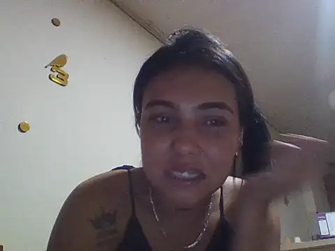 emmasplycer02 - EmmaSplycer02's free webcam - UK Sex Cams