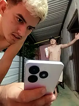 3hornys-straights webcam