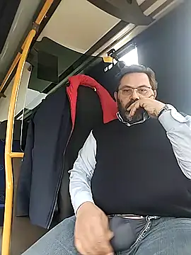 necroforo (M mature) - Senza masturbarmi e venire fino al goal