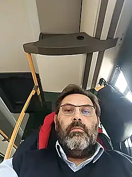 necroforo (M mature) - Senza masturbarmi e venire fino al goal