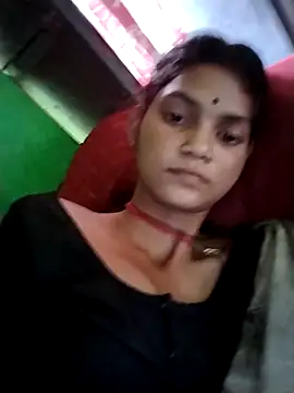 Webcam Model (Jooli_cuty)  is live.Free join now!