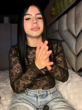 Laura-Khalifa webcam