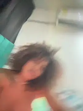 riri_brunnete webcam