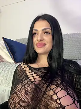 Webcam Model (IrisRossie)  is live.Free join now!