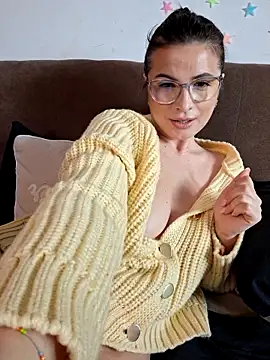 amypure_ (F young) - pussy fingering slow for a better visual
