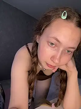 Webcam Model (Holy_Poly)  is live.Free join now!