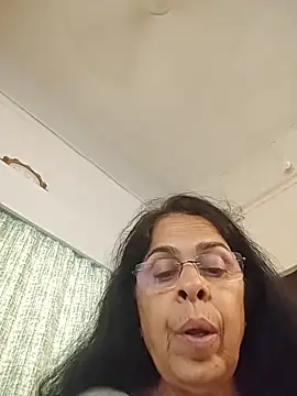 Webcam Model (NakedMILFx)  is live.Free join now!