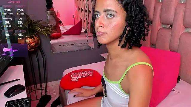 zarawilde - ZaraWilde's free webcam